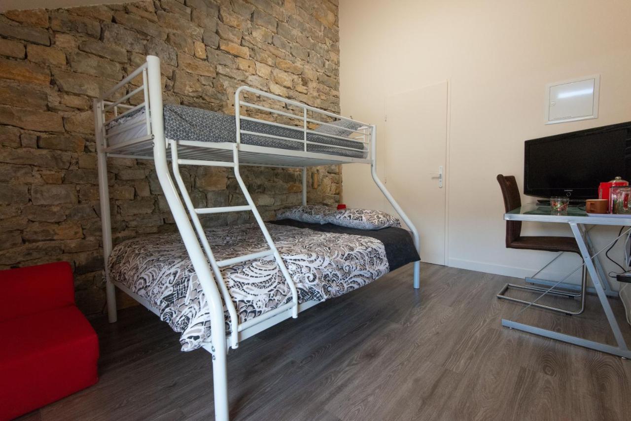 La Chambre Du Tonneau Montigny-sur-l'Ain Buitenkant foto