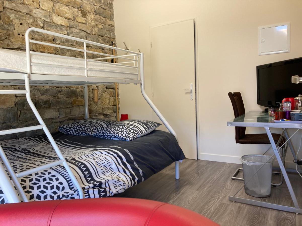 La Chambre Du Tonneau Montigny-sur-l'Ain Buitenkant foto