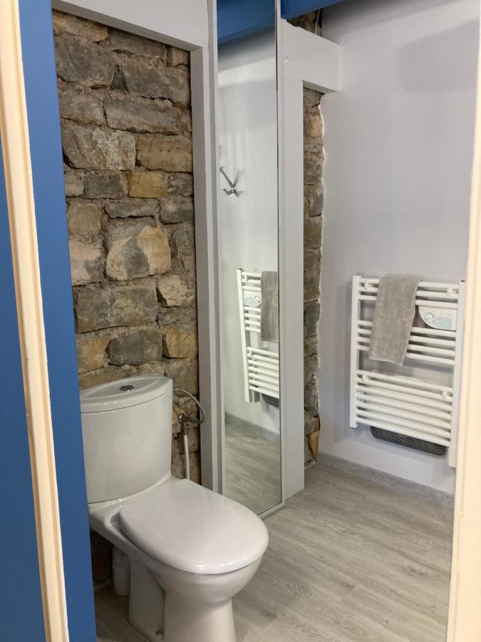 La Chambre Du Tonneau Montigny-sur-l'Ain Buitenkant foto